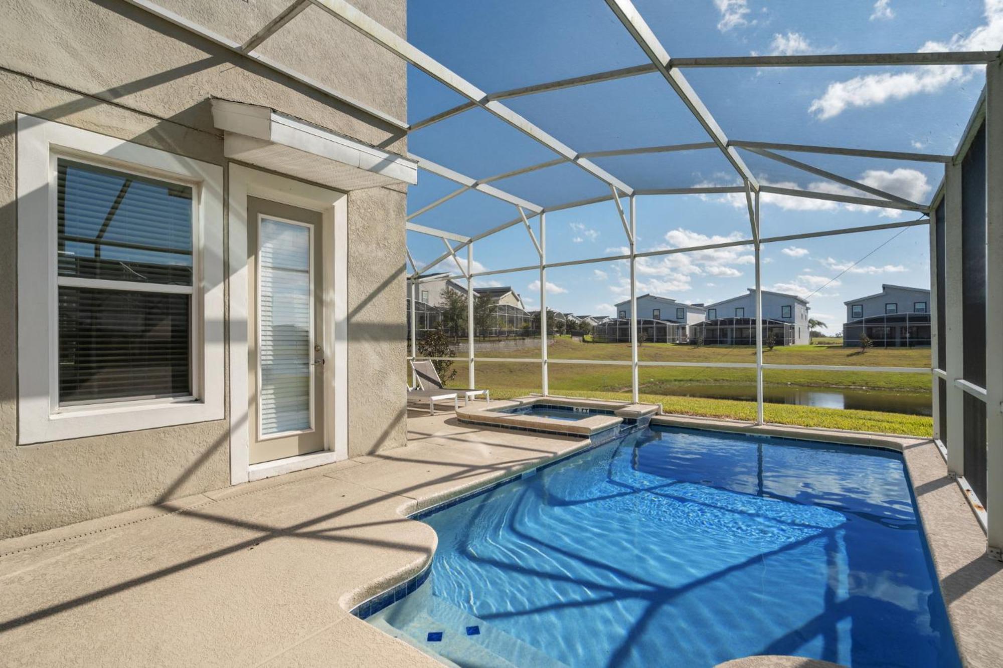 5bedroom Amazing Close To 8934